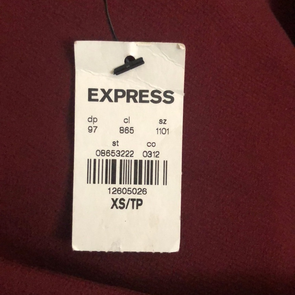 ⭐️4/$25 Express maroon one sleeve maroon blouse XS - Picture 7 of 8